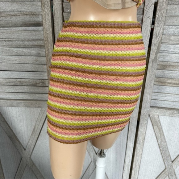 DAYDREAM STRIPED KNIT HALTER AND MINI SKIRT SET - Picture 4 of 9